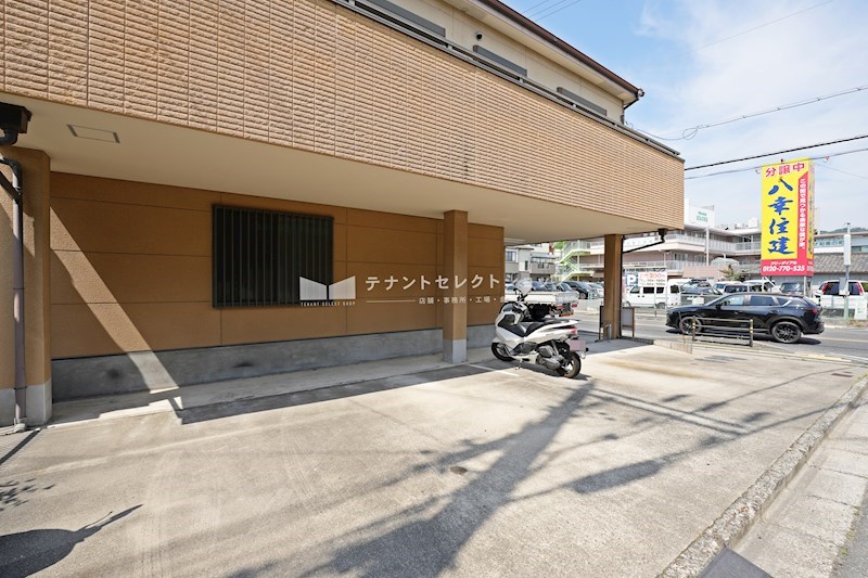貸店舗・事務所　柏原市 古町３丁目　広さ延べ約４８坪　駐車７台可　角地　作業場付き住居 その他