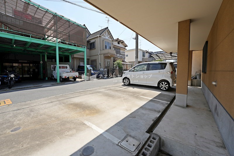 貸店舗・事務所　柏原市 古町３丁目　広さ延べ約４８坪　駐車７台可　角地　作業場付き住居 その他
