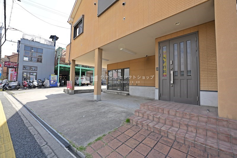 貸店舗・事務所　柏原市 古町３丁目　広さ延べ約４８坪　駐車７台可　角地　作業場付き住居 その他