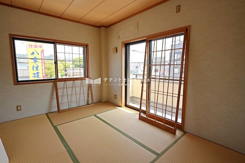 貸店舗・事務所　柏原市 古町３丁目　広さ延べ約４８坪　駐車７台可　角地　作業場付き住居 その他