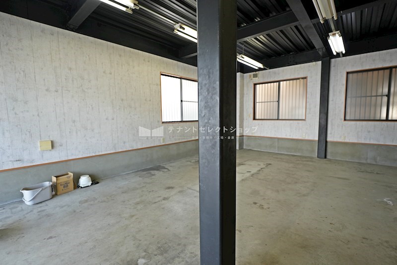貸店舗・事務所　柏原市 古町３丁目　広さ延べ約４８坪　駐車７台可　角地　作業場付き住居 その他