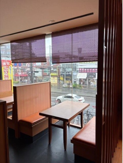 貸店舗・事務所　大阪市平野区 瓜破２丁目　広さ約４８坪　居酒屋居抜き　分割区画　ｗｉｔｈビル 玄関
