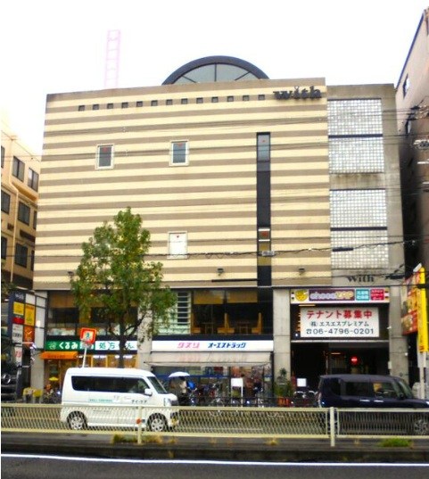 貸店舗・事務所　大阪市平野区 瓜破２丁目　広さ約１０２坪　居抜き　飲食可　ｗｉｔｈビル 外観