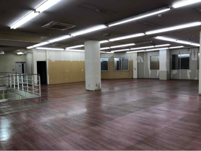 貸店舗・事務所　大阪市平野区 喜連２丁目　広さ約４４坪　EVあり　トイレあり　角地　シンコービル 玄関