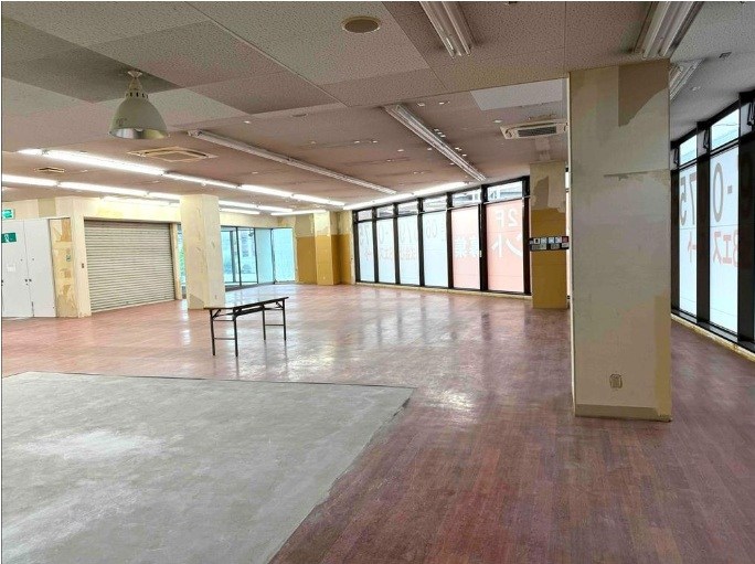 貸店舗・事務所　大阪市平野区 喜連２丁目　広さ約５５坪　EVあり　トイレあり　角地　シンコービル 玄関