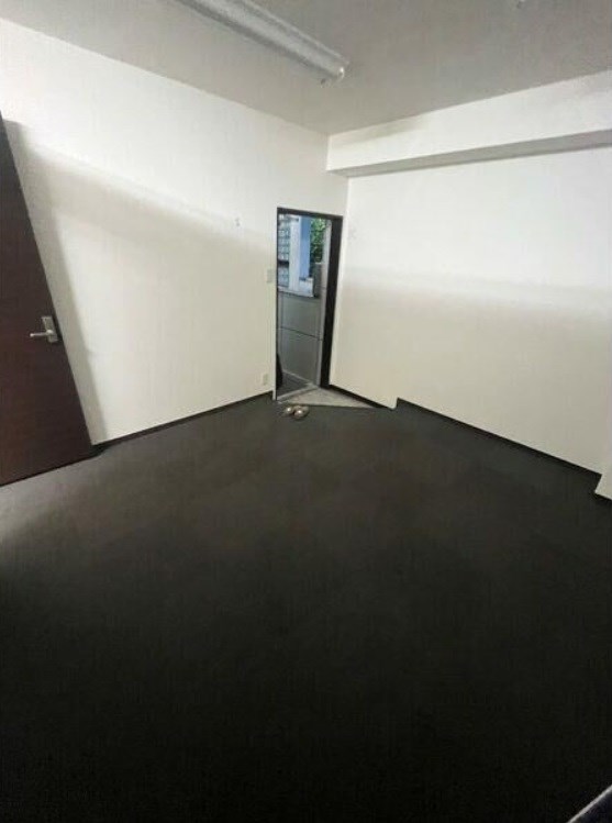 貸店舗・事務所　大阪市平野区 瓜破東２丁目　広さ約７坪　飲食可　EVあり　トイレあり　レバランス瓜破東 玄関