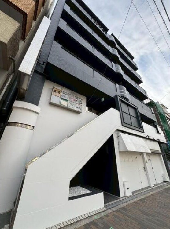 貸店舗・事務所　大阪市平野区 瓜破東２丁目　広さ約８坪　飲食可　EVあり　トイレあり　レバランス瓜破東 玄関