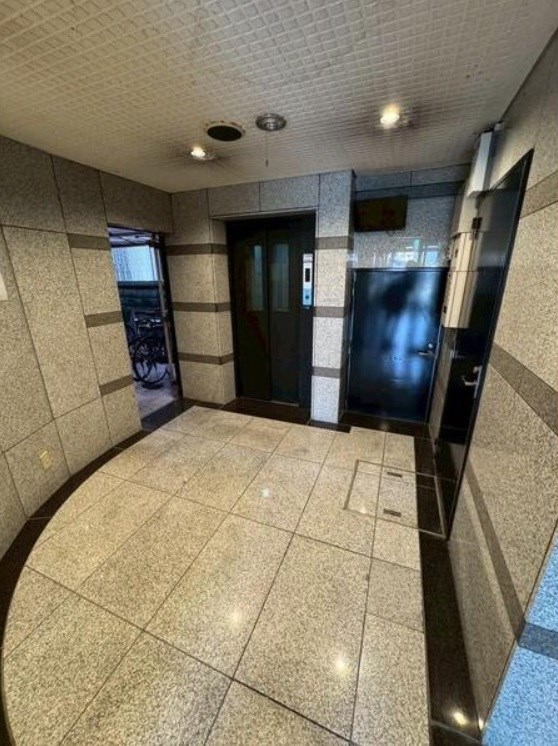 貸店舗・事務所　大阪市平野区 瓜破東２丁目　広さ約８坪　飲食可　EVあり　トイレあり　レバランス瓜破東 ベランダ