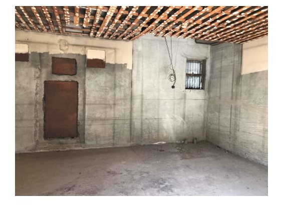 貸店舗・事務所　八尾市 佐堂町３丁目　広さ約１１坪　久宝寺口高架下テナント 玄関