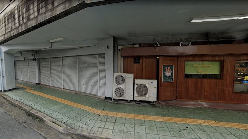 貸店舗・事務所　八尾市 佐堂町３丁目　広さ約８坪　久宝寺口高架下テナント リビング