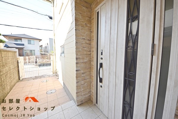 八尾市山本町4丁目戸建（５LDK） 玄関