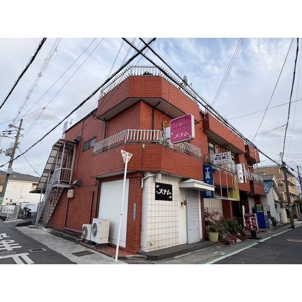 貸店舗・事務所　八尾市 中田２丁目　広さ約９坪　角部屋　中田2丁目住居付店舗 外観