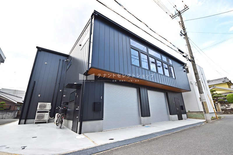 貸倉庫・事務所　八尾市 高砂町２丁目　広さ延べ約１２坪　屋外Ｐ１台付き　ガレージハウス　Eliz八尾高砂 外観