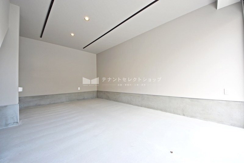 貸倉庫・事務所　八尾市 高砂町２丁目　広さ延べ約１２坪　屋外Ｐ１台付き　ガレージハウス　Eliz八尾高砂 その他