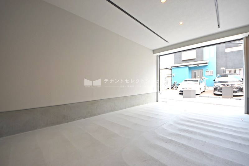 貸倉庫・事務所　八尾市 高砂町２丁目　広さ延べ約１２坪　屋外Ｐ１台付き　ガレージハウス　Eliz八尾高砂 その他