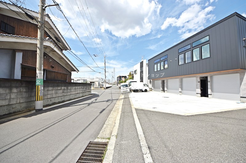 貸倉庫・事務所　八尾市 高砂町２丁目　広さ延べ約１２坪　屋外Ｐ１台付き　ガレージハウス　Eliz八尾高砂 その他