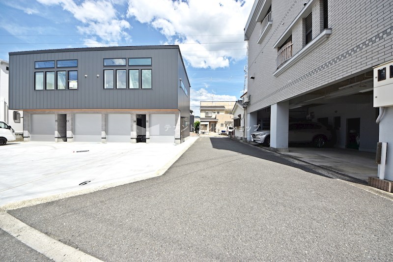 貸倉庫・事務所　八尾市 高砂町２丁目　広さ延べ約１２坪　屋外Ｐ１台付き　ガレージハウス　Eliz八尾高砂 その他