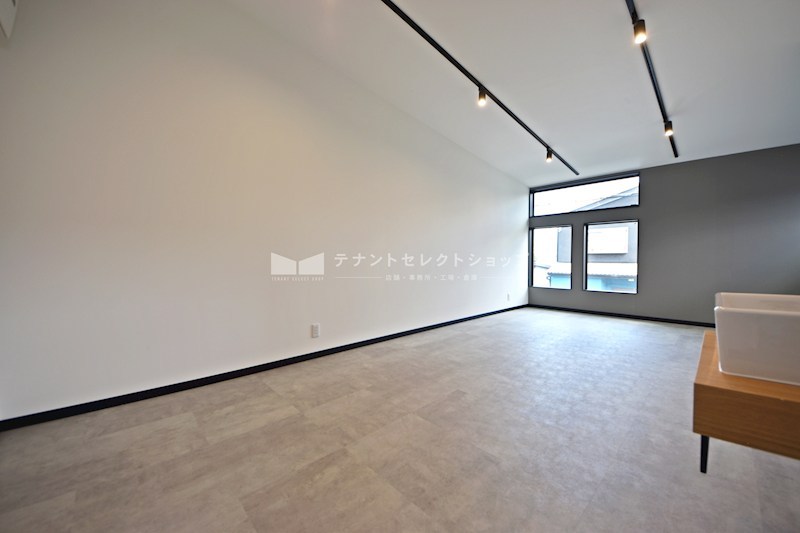 貸倉庫・事務所　八尾市 高砂町２丁目　広さ延べ約１２坪　屋外Ｐ１台付き　ガレージハウス　Eliz八尾高砂 その他