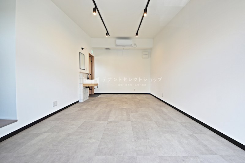 貸倉庫・事務所　八尾市 高砂町２丁目　広さ延べ約１２坪　屋外Ｐ１台付き　ガレージハウス　Eliz八尾高砂 その他