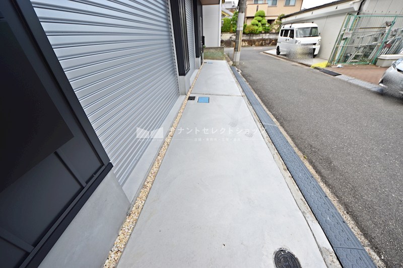 貸倉庫・事務所　八尾市 高砂町２丁目　広さ延べ約１２坪　屋外Ｐ１台付き　ガレージハウス　Eliz八尾高砂 その他