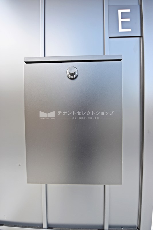 貸倉庫・事務所　八尾市 高砂町２丁目　広さ延べ約１２坪　屋外Ｐ１台付き　ガレージハウス　Eliz八尾高砂 その他