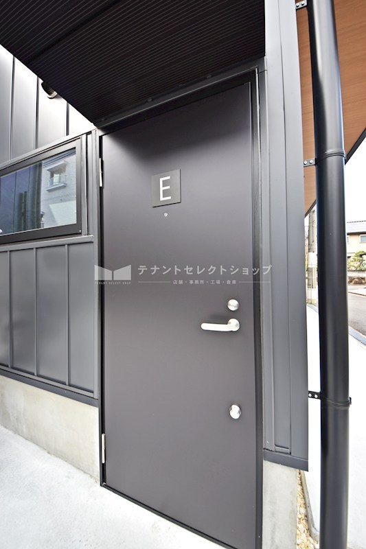 貸倉庫・事務所　八尾市 高砂町２丁目　広さ延べ約１２坪　屋外Ｐ１台付き　ガレージハウス　Eliz八尾高砂 その他