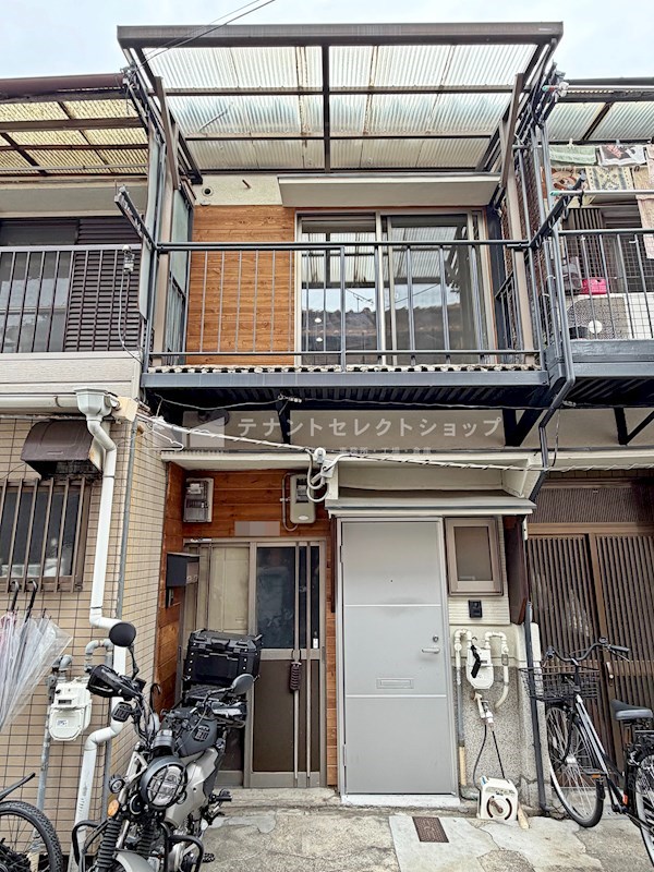 貸店舗・事務所　東大阪市 衣摺３丁目　広さ延べ約１２坪　テラスハウス 外観