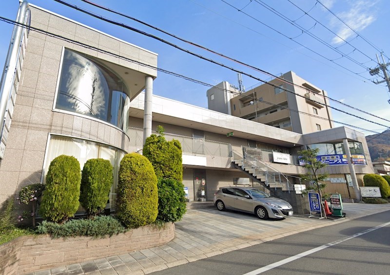 貸店舗・事務所　東大阪市 中石切町4丁目　広さ約１７坪　リバーサイドビル 玄関