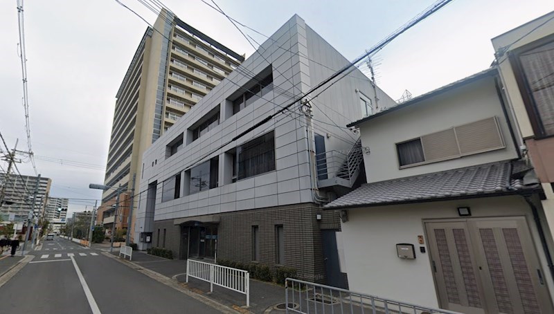 貸店舗・事務所　東大阪市 永和２丁目　広さ約９坪　旧商工会議所別館 玄関