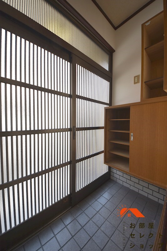 植松町2丁目戸建 玄関