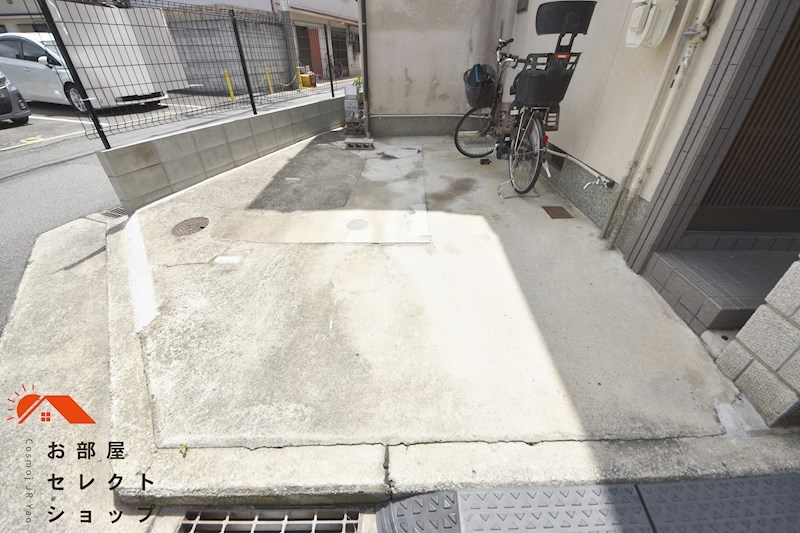 植松町2丁目戸建 駐車場