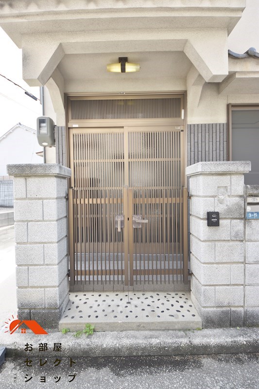 植松町2丁目戸建 玄関