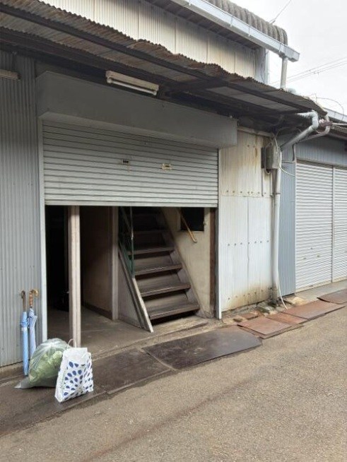 貸工場・倉庫　東大阪市 森河内東１丁目　広さ約５１坪　トイレあり　 リビング