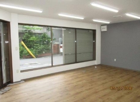 貸店舗・事務所　東大阪市 荒川３丁目　広さ約９坪　トイレ・ミニキッチンあり　近隣商業地域 リビング