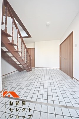 南太子堂5LDK戸建て 玄関