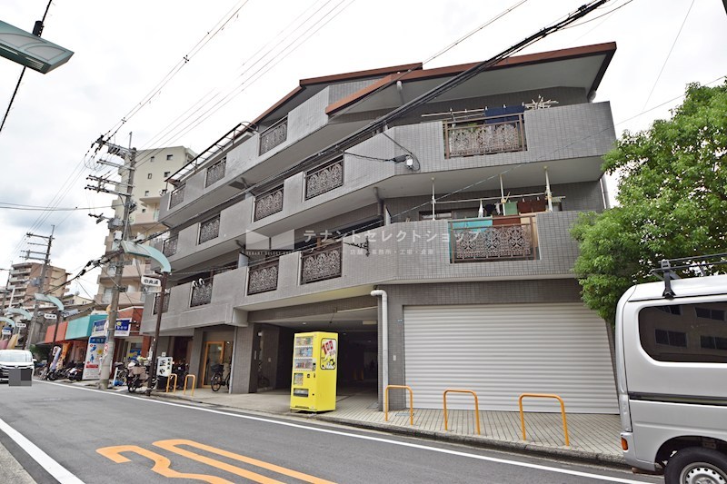 貸店舗・事務所　八尾市 北本町２丁目　広さ約２６坪　軽飲食可　路面店　角区画　アンリハイツ 外観