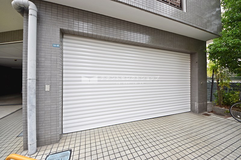貸店舗・事務所　八尾市 北本町２丁目　広さ約２６坪　軽飲食可　路面店　角区画　アンリハイツ 玄関