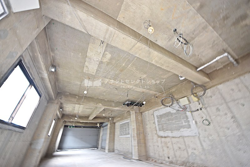 貸店舗・事務所　八尾市 北本町２丁目　広さ約２６坪　軽飲食可　路面店　角区画　アンリハイツ その他