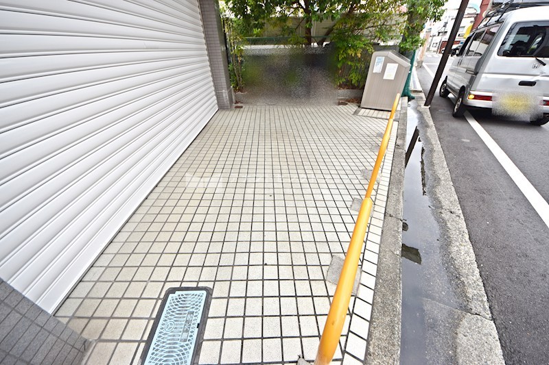 貸店舗・事務所　八尾市 北本町２丁目　広さ約２６坪　軽飲食可　路面店　角区画　アンリハイツ その他