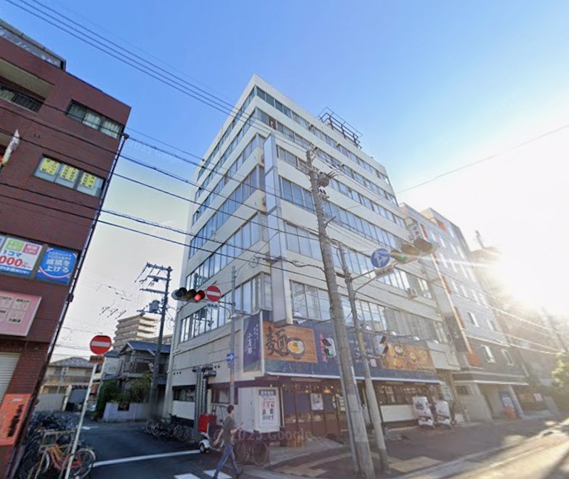 貸店舗・事務所　東大阪市 高井田元町２丁目　広さ約５３坪　エイシン長栄寺ビル 玄関
