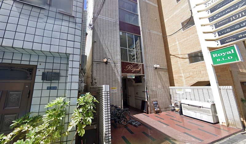 貸店舗・事務所　東大阪市 足代新町　広さ約８坪　セレコートロイヤルビル 外観