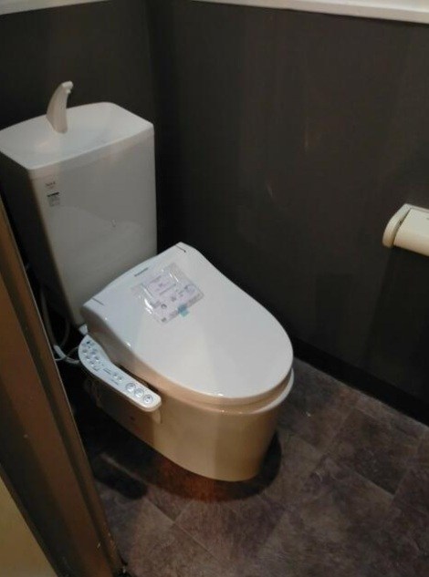 貸店舗・事務所　東大阪市 足代新町　広さ約８坪　セレコートロイヤルビル トイレ