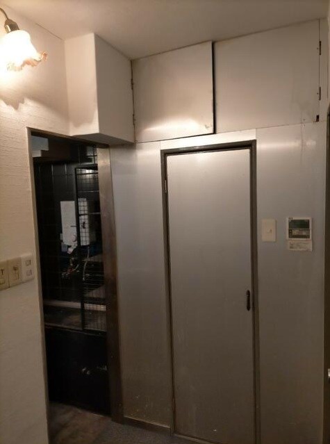 貸店舗・事務所　東大阪市 足代新町　広さ約８坪　セレコートロイヤルビル 玄関