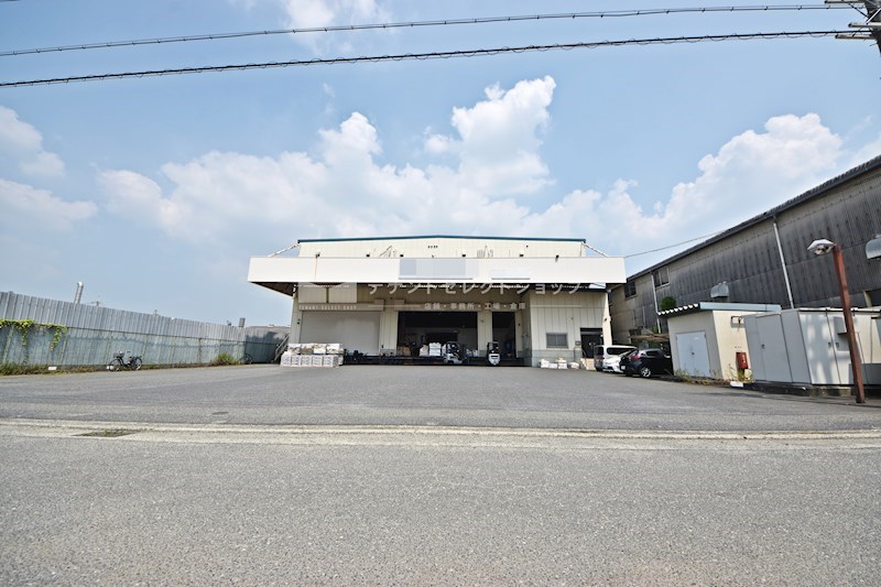貸倉庫・工場　八尾市 老原９丁目　広さ延べ約９５０坪　前面駐車スペースあり　工業地域　八尾市老原倉庫 玄関