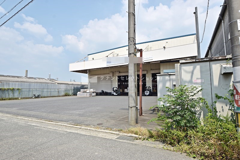 貸倉庫・工場　八尾市 老原９丁目　広さ延べ約９５０坪　前面駐車スペースあり　工業地域　八尾市老原倉庫 リビング