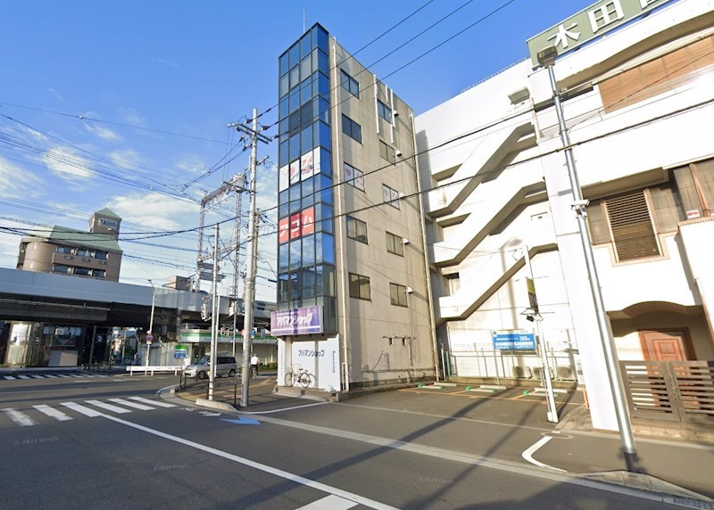 貸店舗・事務所　東大阪市 小阪１丁目　広さ約１８坪　路面店　飲食相談可　エイショウ興産ビル 玄関