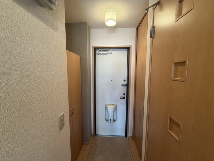 メゾンカムス 玄関