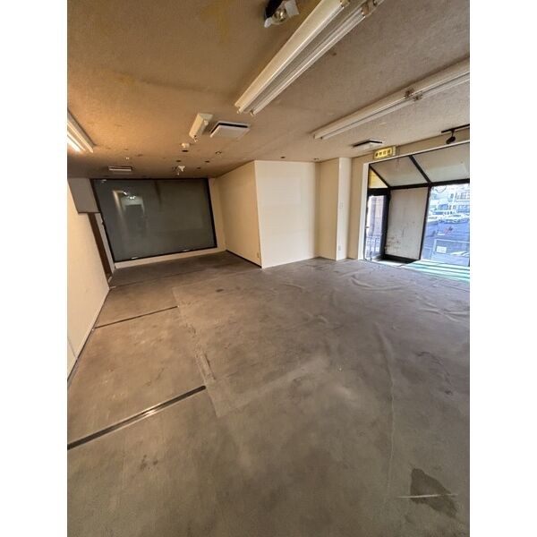 貸店舗・事務所　東大阪市 足代新町　広さ約１９坪　トイレあり　EVあり　エルドムス陽光一番館 リビング