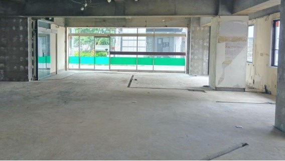 貸店舗・事務所　東大阪市 長田中１丁目　広さ約４５坪　トイレあり　商業地域　メゾン長田 玄関