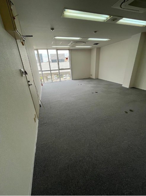 貸店舗・事務所　東大阪市 菱屋西3丁目　広さ約１１坪　トイレあり　コア・ファーストビル 玄関